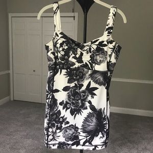Lululemon B&W floral yoga tank with built-in bra